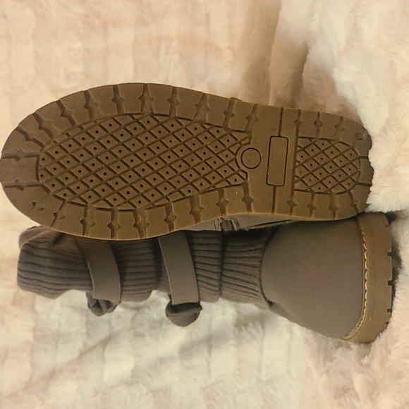 🦋 [ DREAM PAIRS ] BOOTS 👢 - Picture 2 of 4